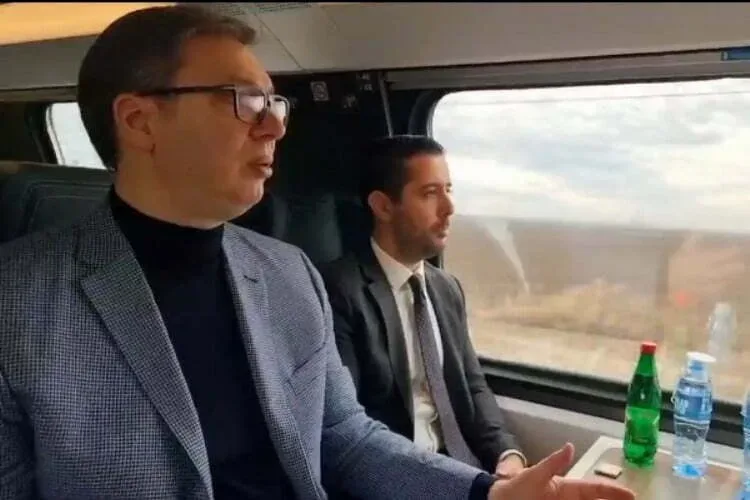 Vučić na promo vožnji brzog voza do Petrovaradina