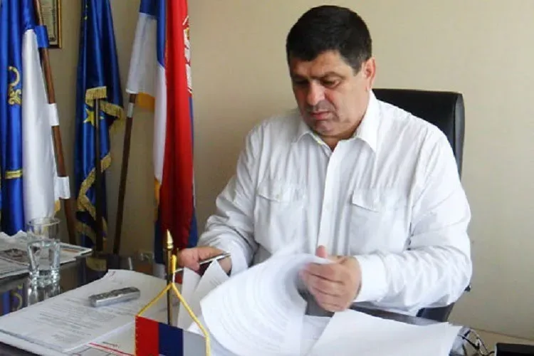 Stigla potvrda: Đorđe Radinović ima diplomu osnovne škole, ali nema potvrde o srednjoj Stigla potvrda: Đorđe Radinović ima diplomu osnovne škole, ali nema potvrde o srednjoj