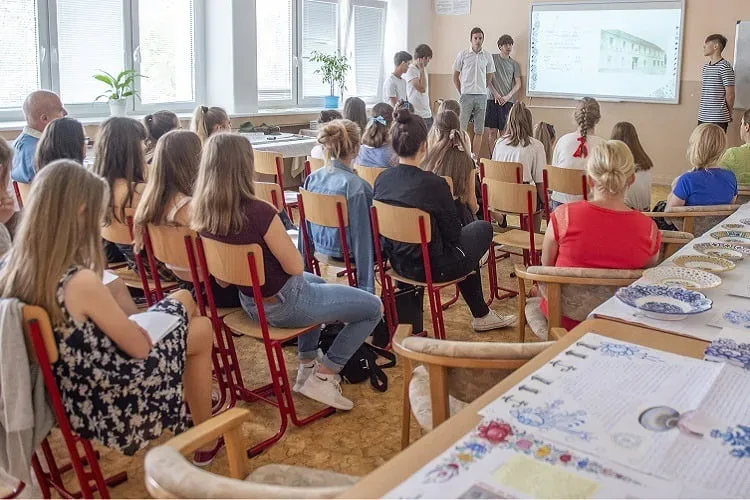 Helsinški odbor: Ukinuti verounauku u školama