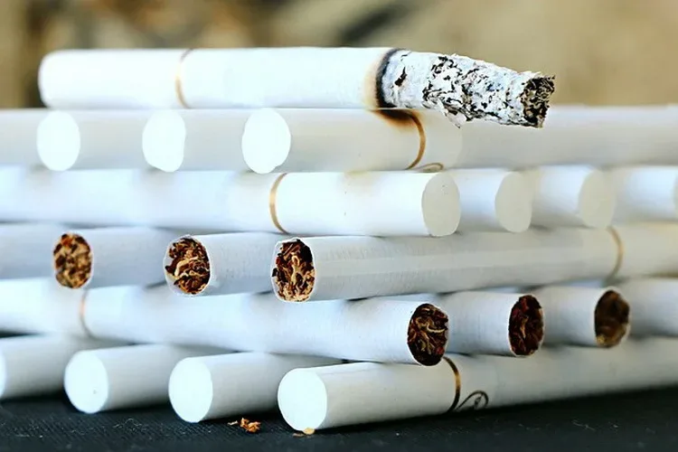 Zašto se cigarete gase same?