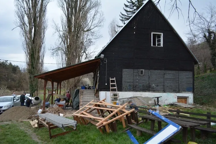 Čortanovci: Počela rekonstrukcija planinarskog doma“Kozarica“