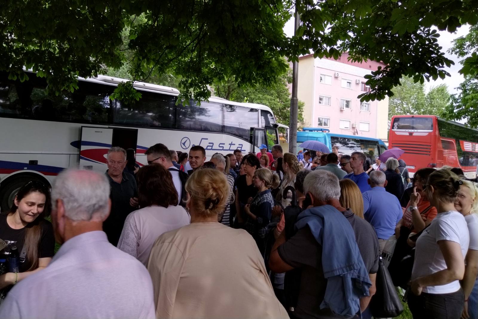 OO SNS: Opozicione stranke potpuno preuzele kontrolu nad studentima, protesti su partijski ne studentski