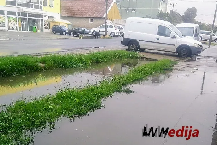 Gak o poplavljenim ulicama: Nismo neodgovorni, plivaju i Beograd i Novi Sad
