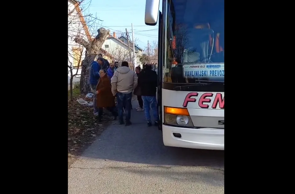 021.rs: SNS aktivisti posećuju Novosađane, nekima stižu i poruke, organizovana vožnja u Futogu