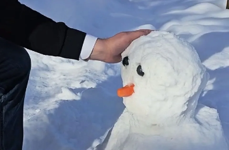 VIDEO: Vučić u Davosu pomazio – Sneška