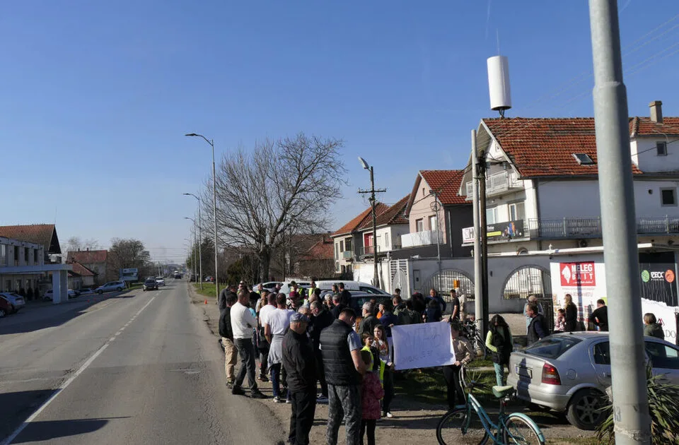 Stara Pazova: Protest protiv makro 5G antene na kući