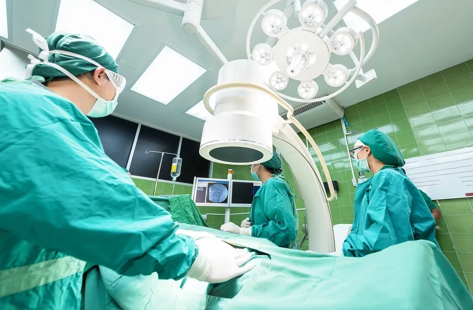 „Sada će svaki pacijent da misli da ga namerno stavljamo na listu čekanja na operaciju kuka“: Ortopedi o tvrdnjama Danice Grujičić