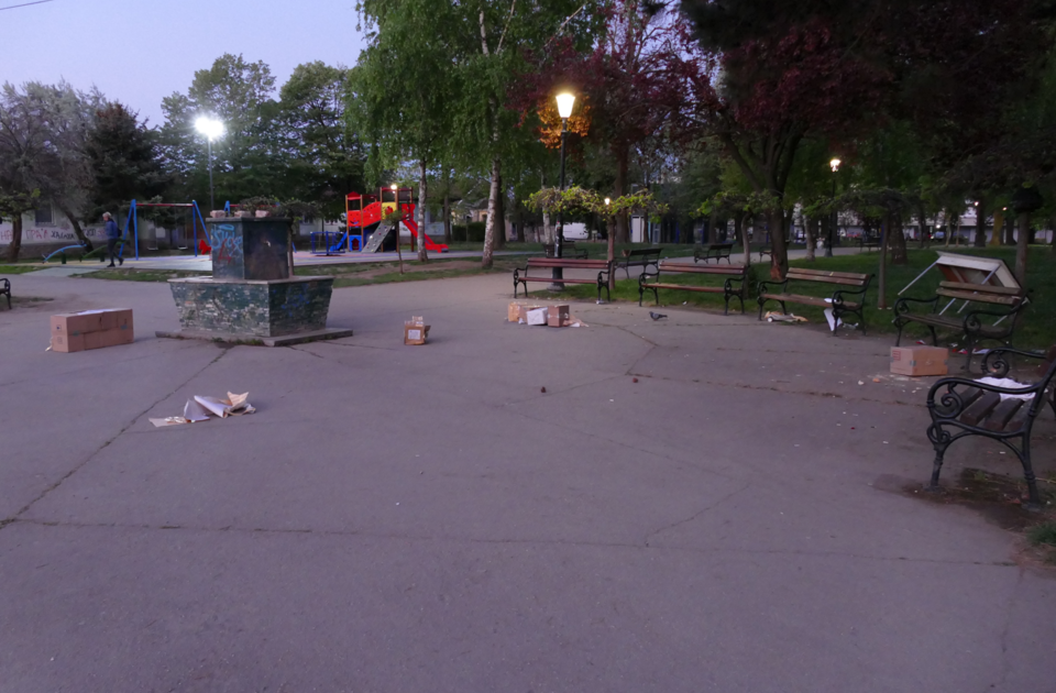 Stara Pazova: Akcija “Urbane gerile” u javnom parku (FOTO)