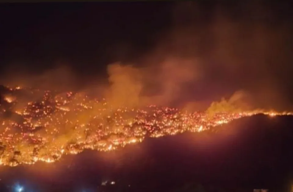 Rasplamsao se požar u Sutomoru, vojnici spremni da pomognu