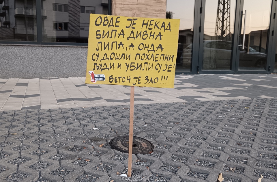 Stanovnici Stare Pazove zatekli grad prekriven transparentima „Urbane gerile“