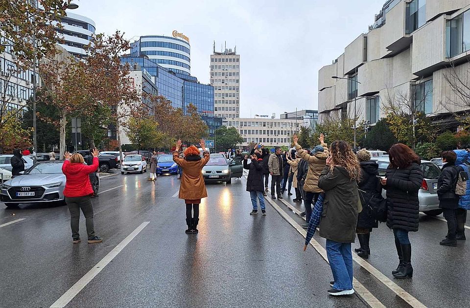 Novi Sad na 14 minuta zastao u znak sećanja na stradale u nesreći na Železničkoj stanici