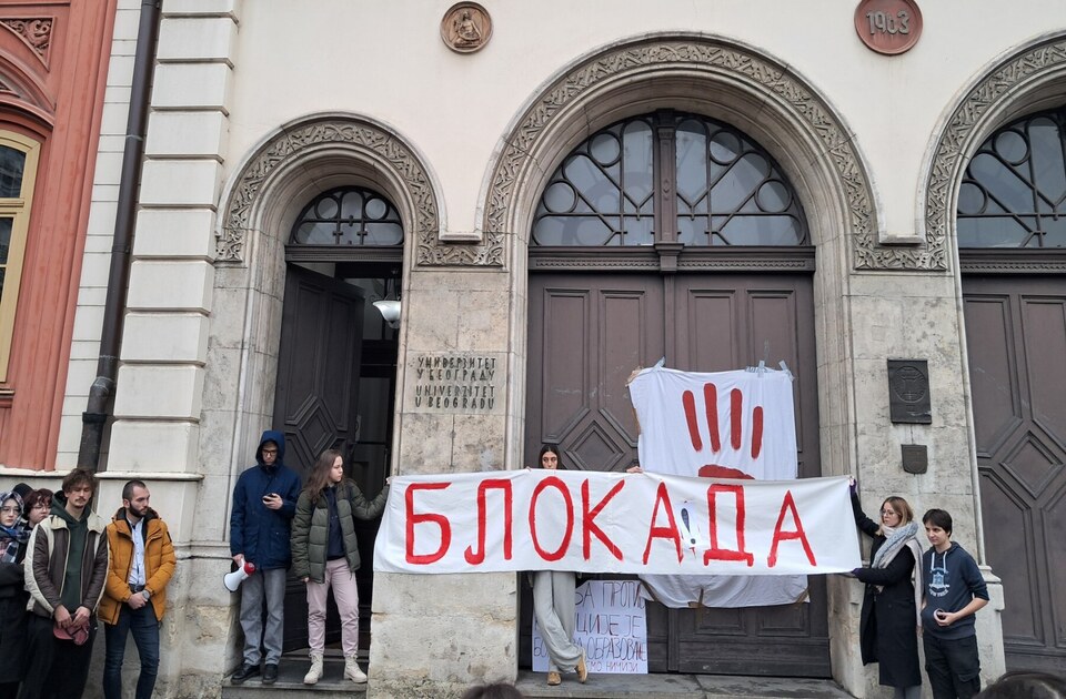 Studenti u Beogradu preuzeli Rektorat: Dvanaestočasovna blokada u znak solidarnosti (VIDEO)