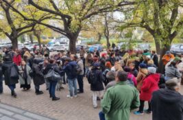 Novi Sad: Studenti i profesori Akademije umetnosti traže oslobađanje Relje Stanojevića