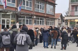 Mladi Inđije: Okupljaćemo se više puta dnevno na različitim lokacijama, podrška prosvetarima i studentima