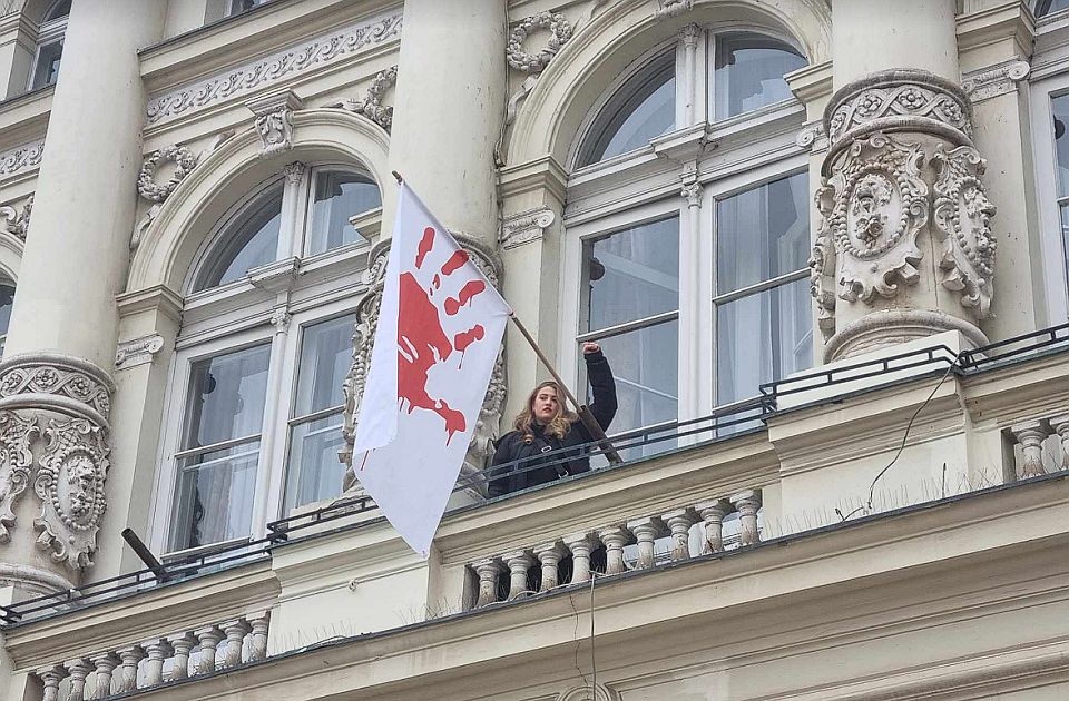 NDNV: Nedopustiva agresija i iživljavanje policije nad novinarima koji su izveštavali iz Gradske kuće