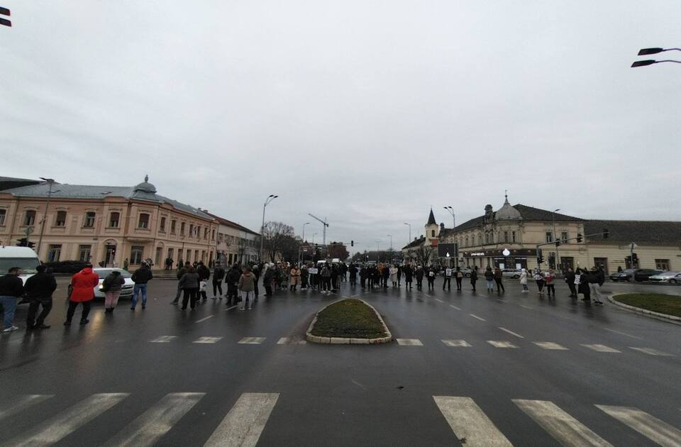 „Pazova je ustala!“: Novi protest u Staroj Pazovi u znak solidarnosti sa studentima i prosvetnim radnicima