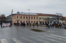 Građani Stare Pazove odali počast nastradalima, novi skup u znak podrške prosvetnim radnicima