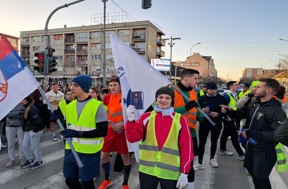 Studenti u blokadi nastavili trku ka Beogradu, pridružio im se i student iz Inđije