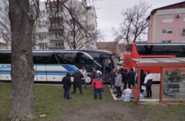 Iz Inđije u Sremsku Mitrovicu bez zastave Srbije ali sa sendvičima