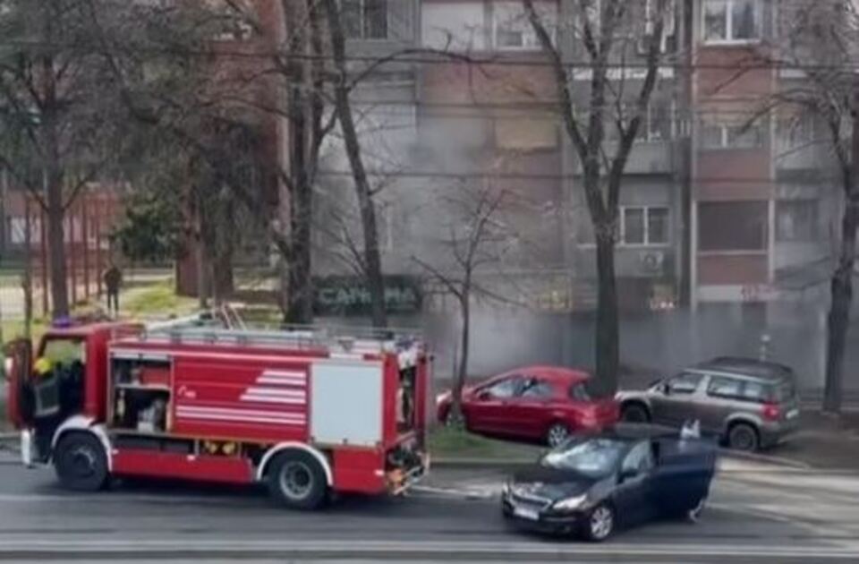 Požar u prodavnici oružja u Beogradu, čule se i detonacije: Nema povređenih (VIDEO)