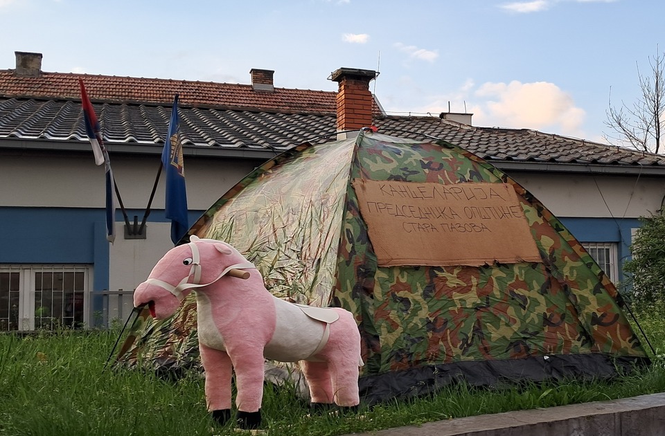 Zbor građana u Staroj Pazovi „Vreme je da uzmemo stvar u svoje ruke“ Zbor građana u Staroj Pazovi „Vreme je da uzmemo stvar u svoje ruke“