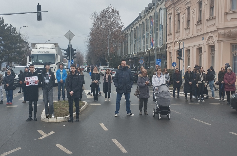 „BUKA JE U MODI!“ Skup podrške studentskim zahtevima u Staroj Pazovi