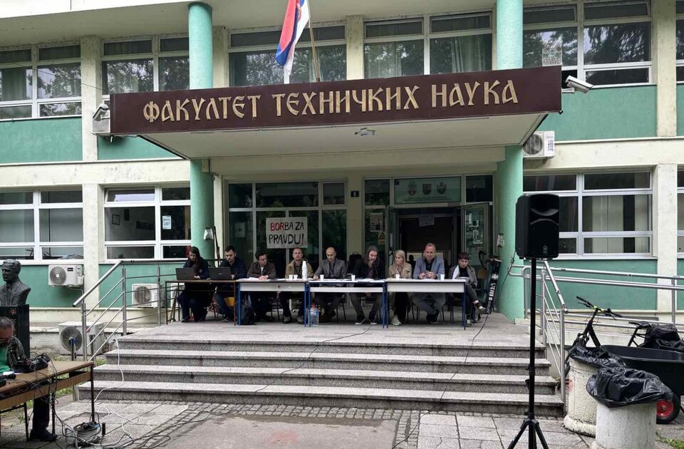 Plenum profesora podržao studente: Traže hitne vanredne izbore Plenum profesora podržao studente: Traže hitne vanredne izbore