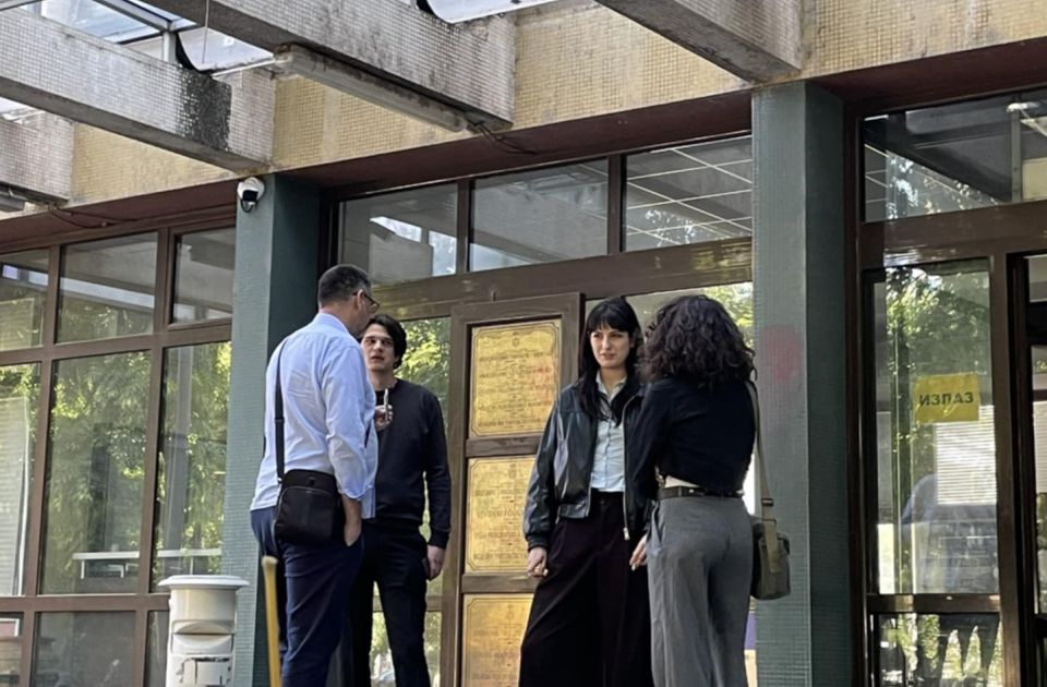 Ana prepoznala napadača: Aktivisti SNS-a negiraju krivicu Ana prepoznala napadača: Aktivisti SNS-a negiraju krivicu