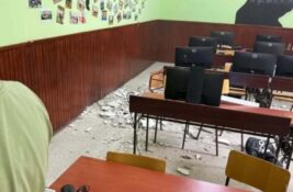 Pao plafon u gimnaziji u Bečeju, troje dece povređeno