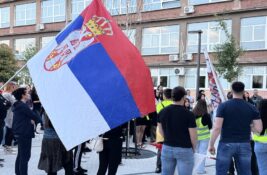 Inđija: Protest podrške profesorki Mariji Vasić i uhapšenim aktivistima