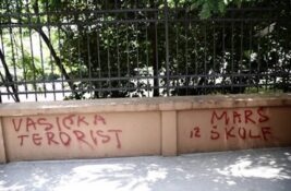 Zborovi građana Novog Sada: Večeras protest ispred Zmaj Jovine gimnazije u Novom Sadu zbog grafita