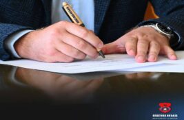 Predsedniče, upalite hemijsku kad potpisujete ugovor