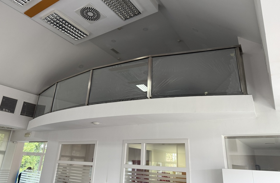 Inđija: Rekontrukcija galerije u skupštinskoj sali bez ikakvog finansijskog traga, dozvola i odluke Inđija: Rekontrukcija galerije u skupštinskoj sali bez ikakvog finansijskog traga, dozvola i odluke