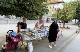 Zbor Inđija: Prikupljeno 25.000 dinara za tri sata humanitarne akcije