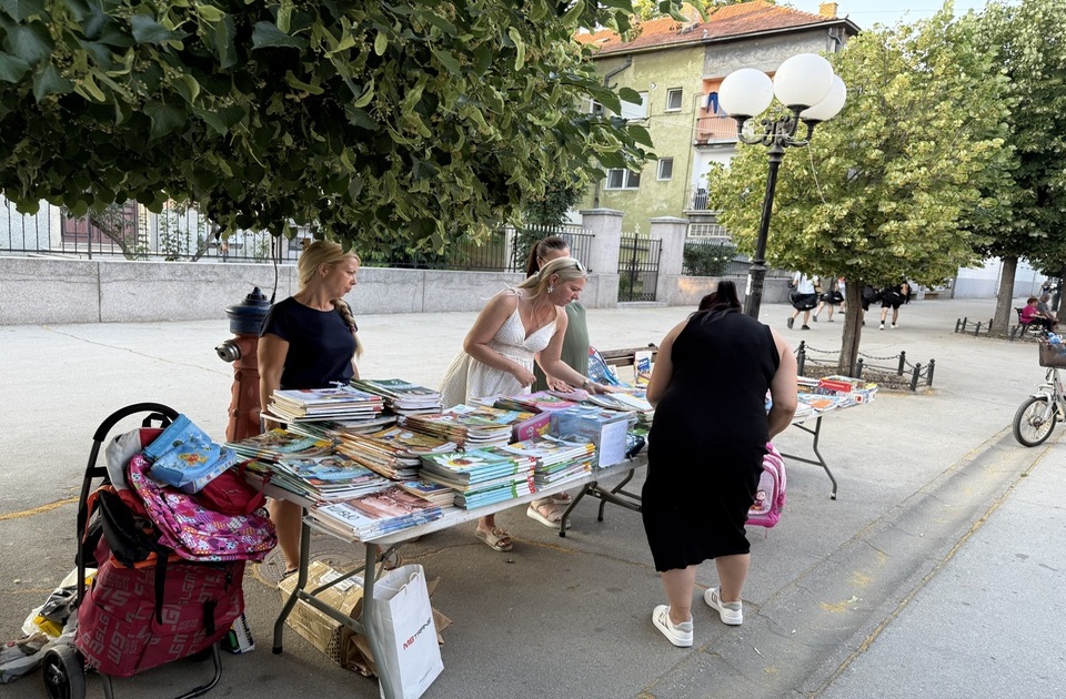 Zbor Inđija: Prikupljeno 25.000 dinara za tri sata humanitarne akcije Zbor Inđija: Prikupljeno 25.000 dinara za tri sata humanitarne akcije