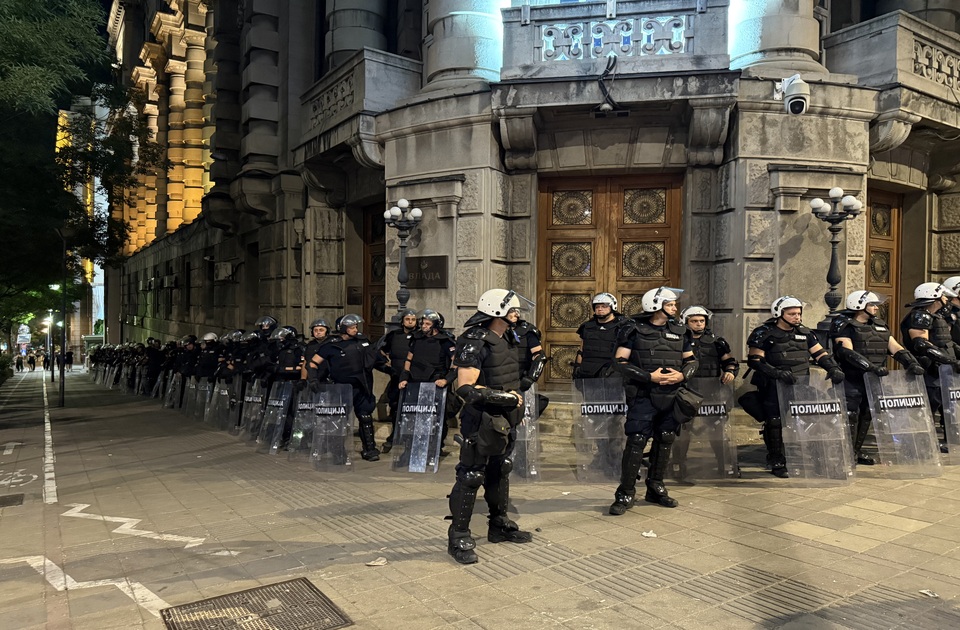 Predsednik Srbije moli ljude da razumeju koliko je policiji teško: Gledaju da ne povrede, vode računa o ljudima Predsednik Srbije moli ljude da razumeju koliko je policiji teško: Gledaju da ne povrede, vode računa o ljudima