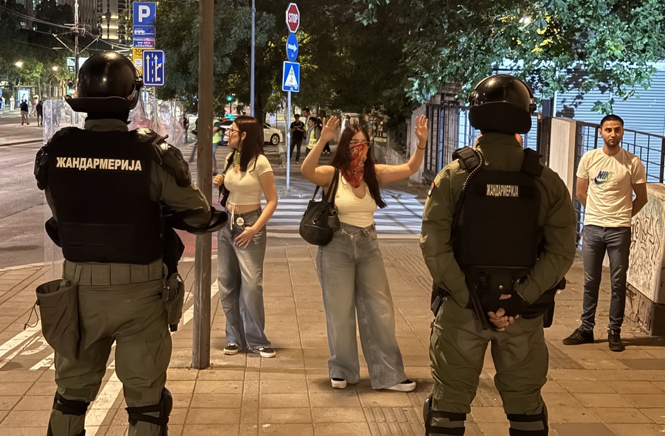VJT: Određeno zadržavanje za 13 osoba zbog napada na policiju tokom protesta VJT: Određeno zadržavanje za 13 osoba zbog napada na policiju tokom protesta