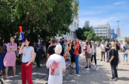 Novi Sad: Protest ispred Pokrajinske vlade zbog ministra prosvete