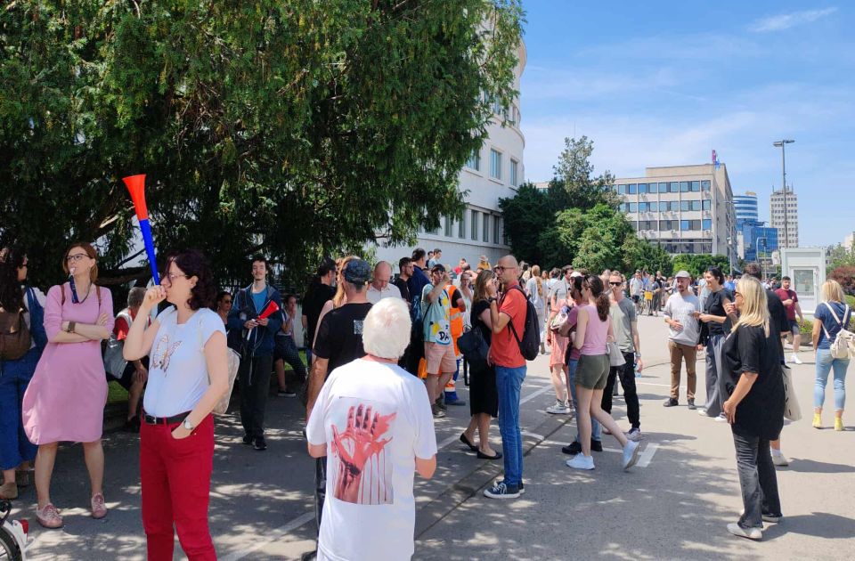 Novi Sad: Protest ispred Pokrajinske vlade zbog ministra prosvete