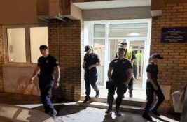Inđija: Umesto protesta, minut ćutanja za nastradalog policajca