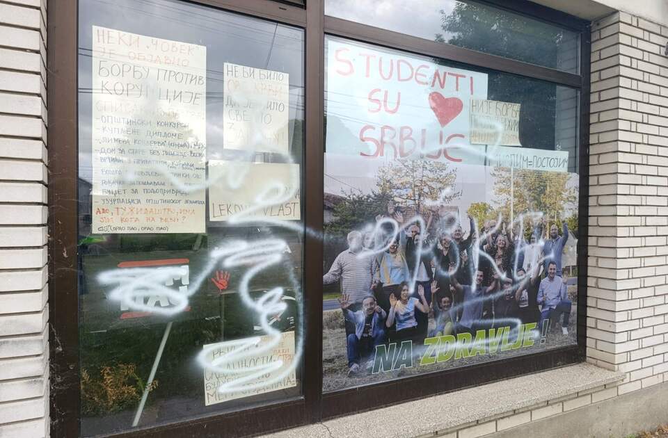 (FOTO/VIDEO) Stara Pazova zastrašivanje aktivistkinja: Tvrde da je uzrok govor mržnje predsednika opštine Đorđa Radinovića