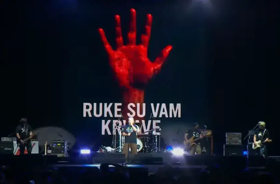 Nepoznate osobe skinule banere “Pumpaj” na EXIT festivalu, organizatori najavljuju odgovor Nepoznate osobe skinule banere “Pumpaj” na EXIT festivalu, organizatori najavljuju odgovor