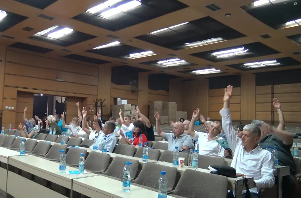 Stara Pazova poništila konkurs za direktore – građani ga već ismejali Stara Pazova poništila konkurs za direktore – građani ga već ismejali