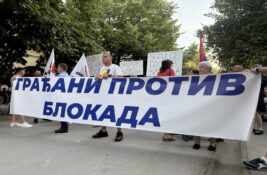 Aktivisti SNS delili letke tokom noći, građani to vide kao zastrašivanje: Dolaze nam na kućne adrese noću