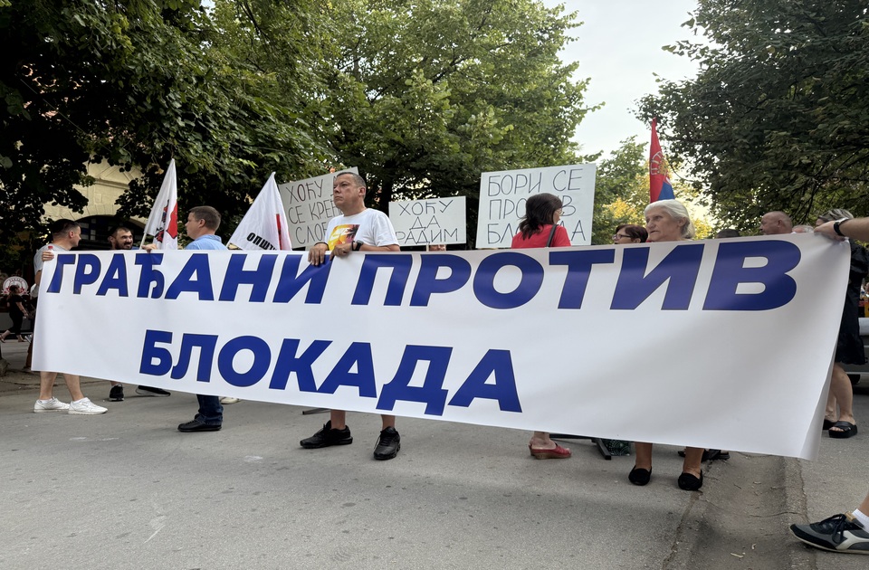 Aktivisti SNS delili letke tokom noći, građani to vide kao zastrašivanje: Dolaze nam na kućne adrese noću