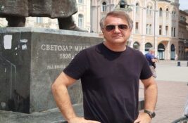 Advokat pozvao Vučevića na dvoboj ispred Miletića – predsednik SNS se nije pojavio