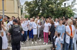 U Kliničkom centru Vojvodine protest podrške uhapšenom tehničaru