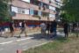 Organizovano iscrtavanje trobojke po zgradama na Limanu, došlo i do tuče (VIDEO)
