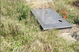 Spomenik palim borcima u Belegišu zapušten, imena na ploči nepotpuna