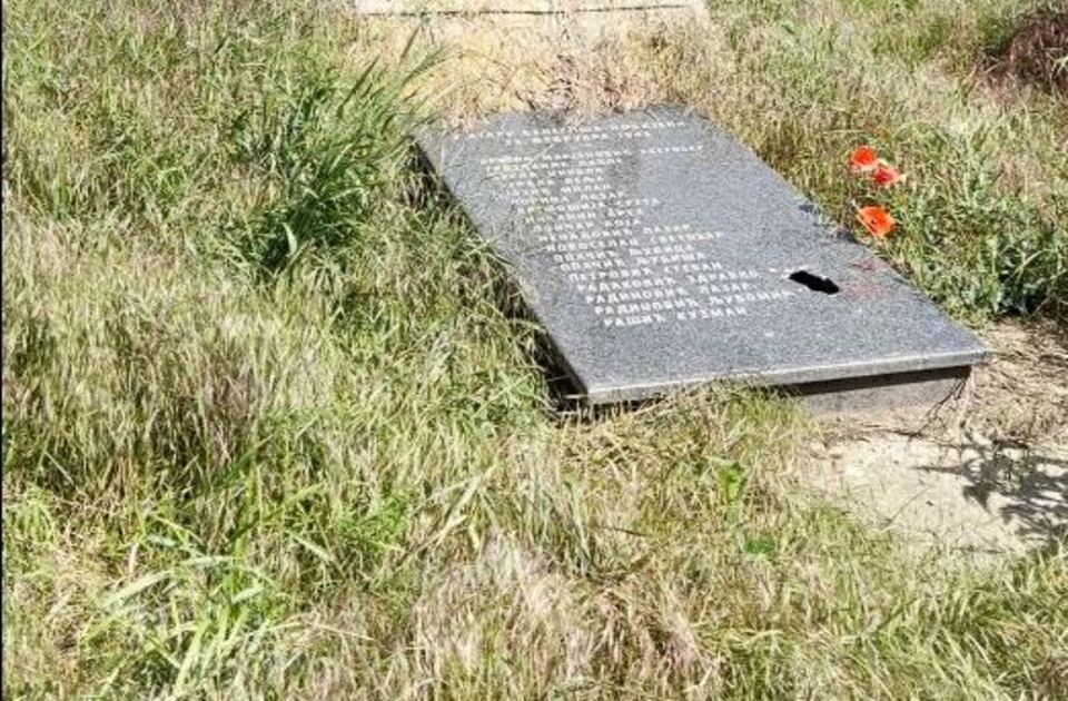 Spomenik palim borcima u Belegišu zapušten, imena na ploči nepotpuna